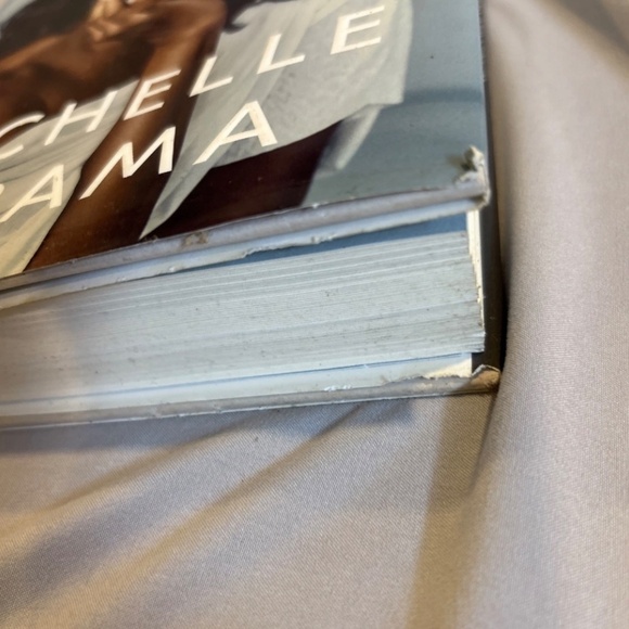 Becoming. Hard cover book by Michelle Obama - Picture 4 of 9